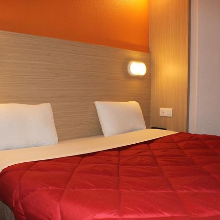 Premiere Classe St Quentin En Yvelines Elancourt Trappes Exteriör bild