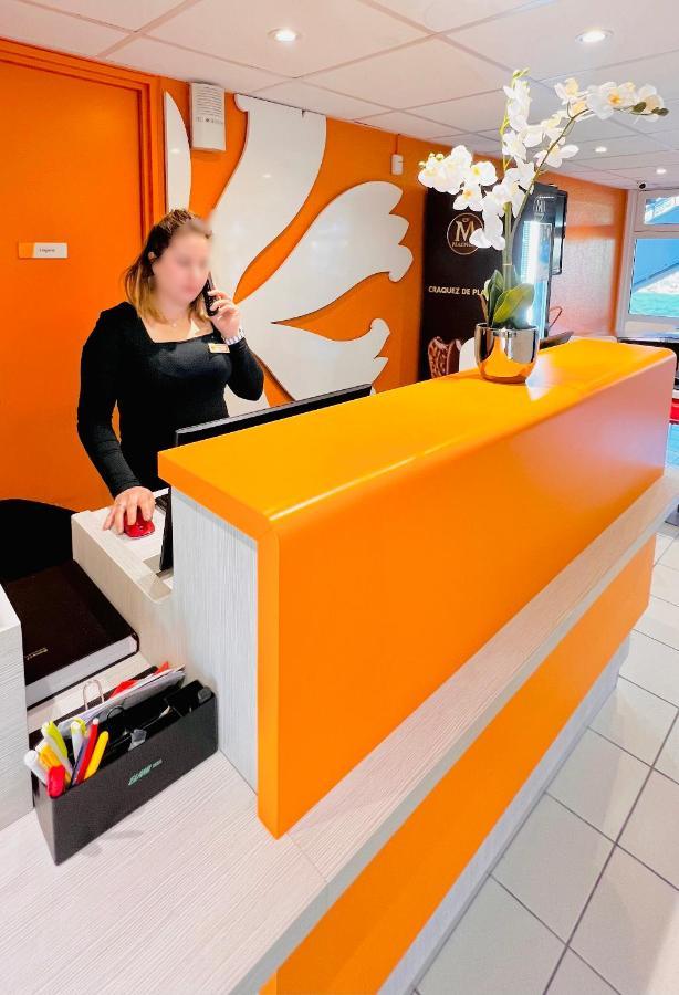 Premiere Classe St Quentin En Yvelines Elancourt Trappes Exteriör bild