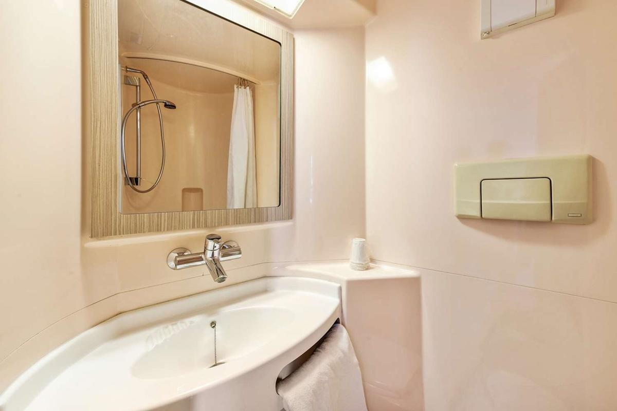Premiere Classe St Quentin En Yvelines Elancourt Trappes Exteriör bild
