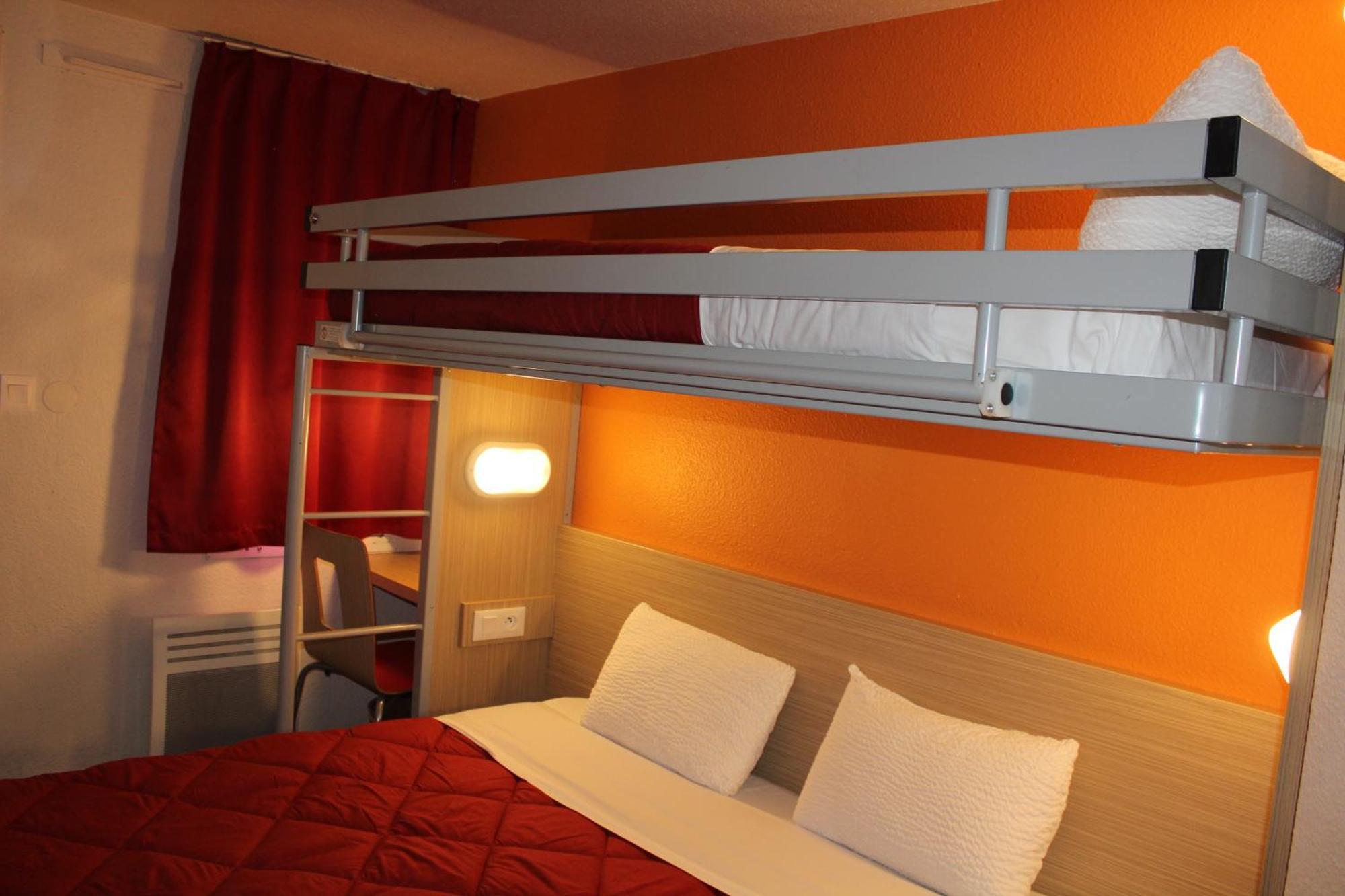 Premiere Classe St Quentin En Yvelines Elancourt Trappes Exteriör bild