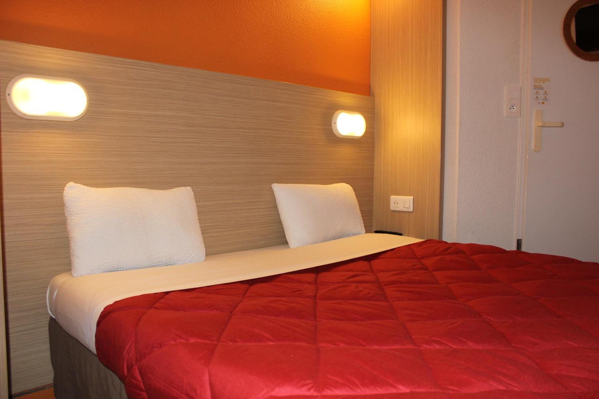 Premiere Classe St Quentin En Yvelines Elancourt Trappes Exteriör bild