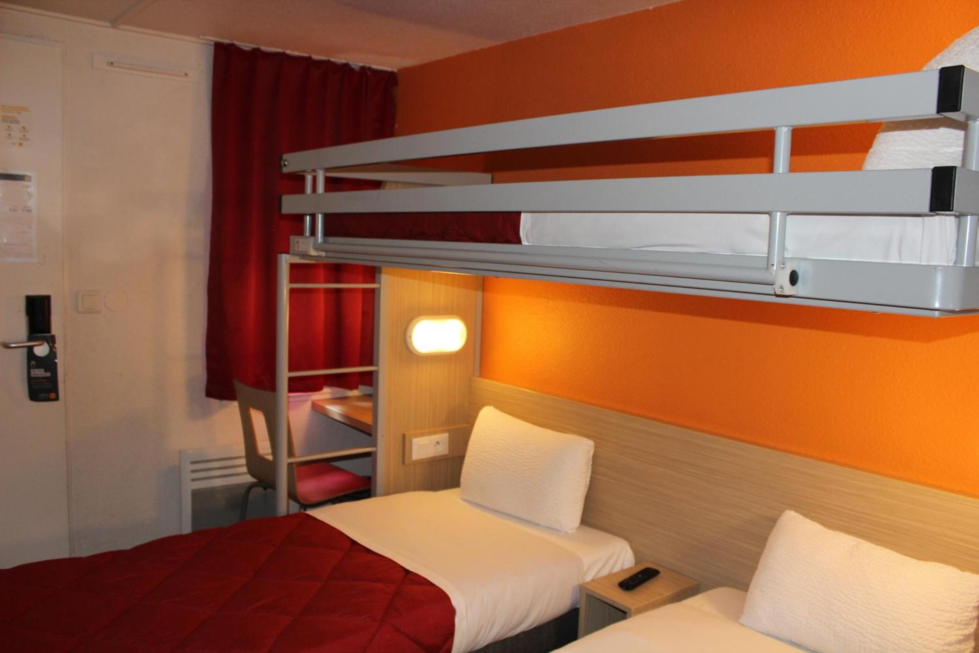 Premiere Classe St Quentin En Yvelines Elancourt Trappes Exteriör bild