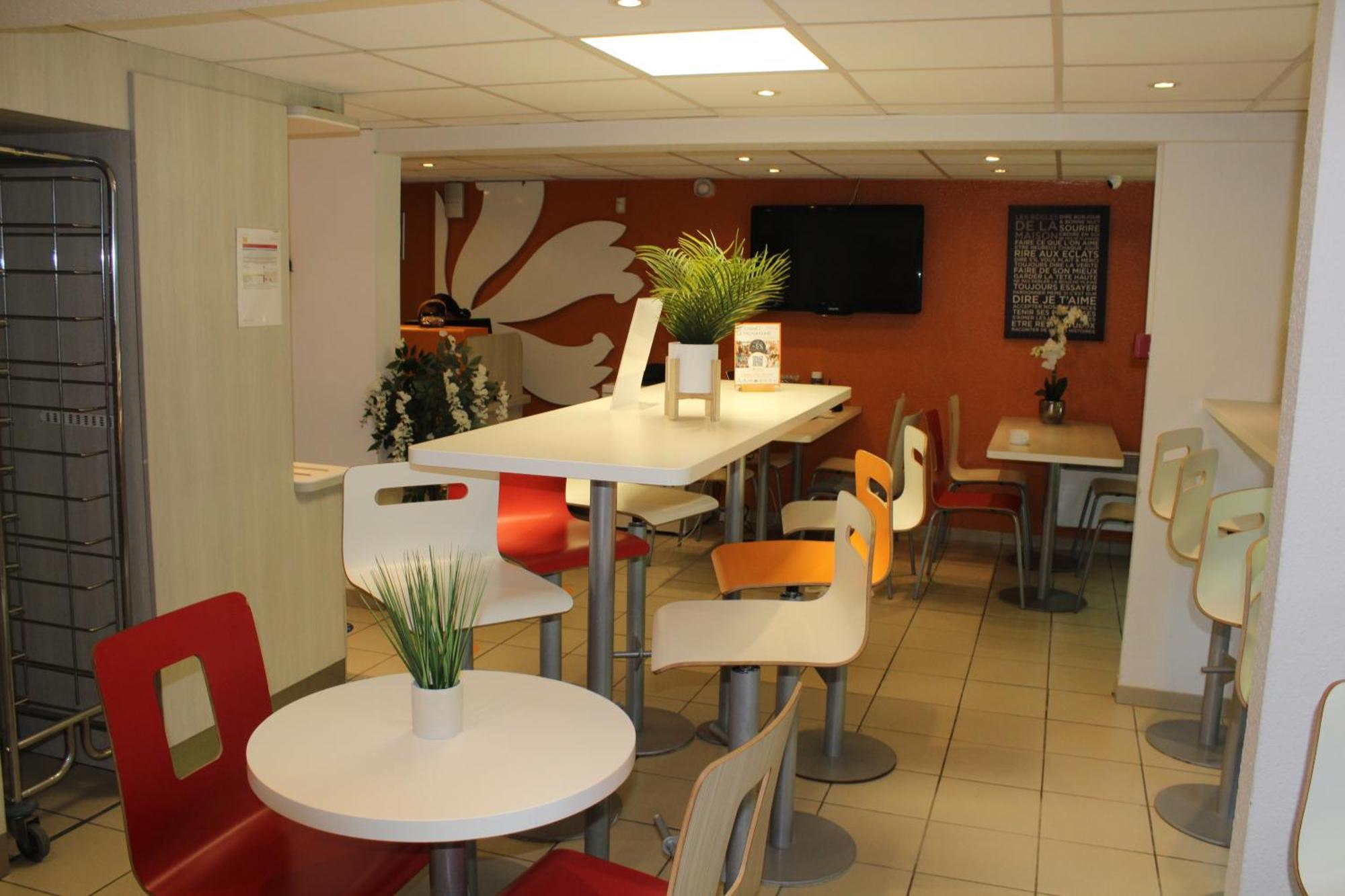 Premiere Classe St Quentin En Yvelines Elancourt Trappes Exteriör bild