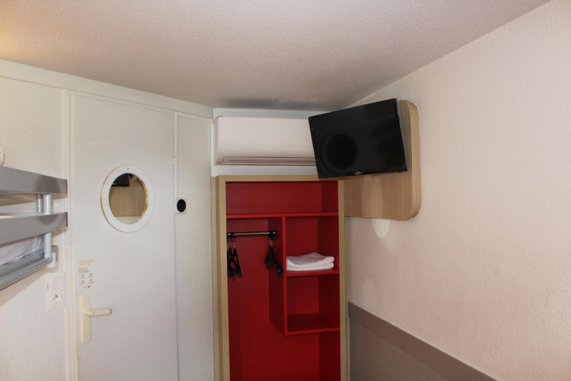 Premiere Classe St Quentin En Yvelines Elancourt Trappes Exteriör bild