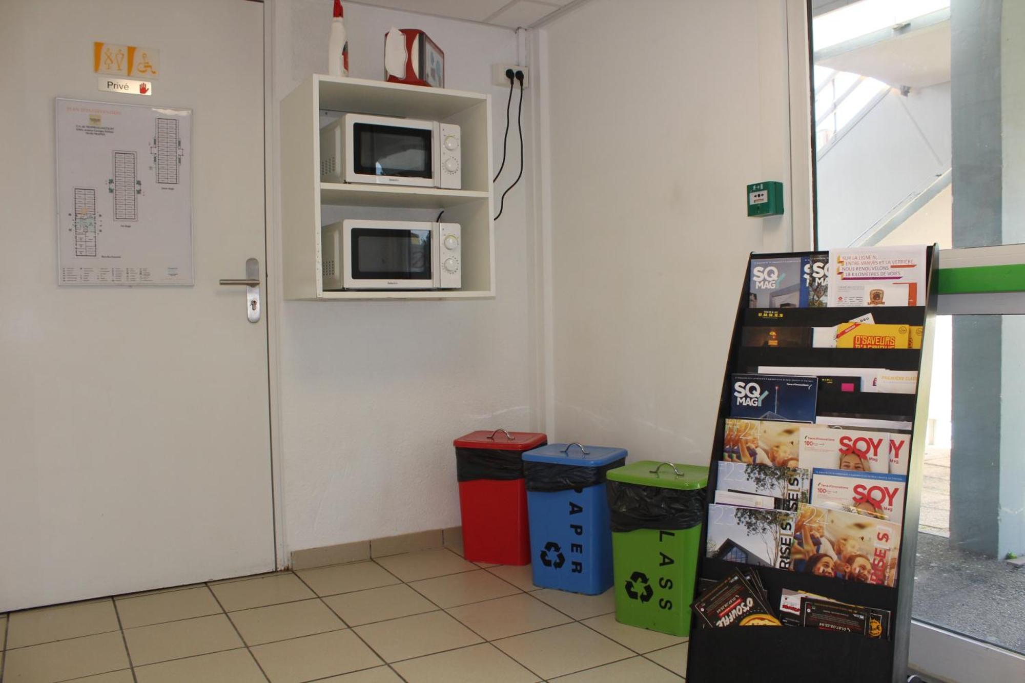Premiere Classe St Quentin En Yvelines Elancourt Trappes Exteriör bild