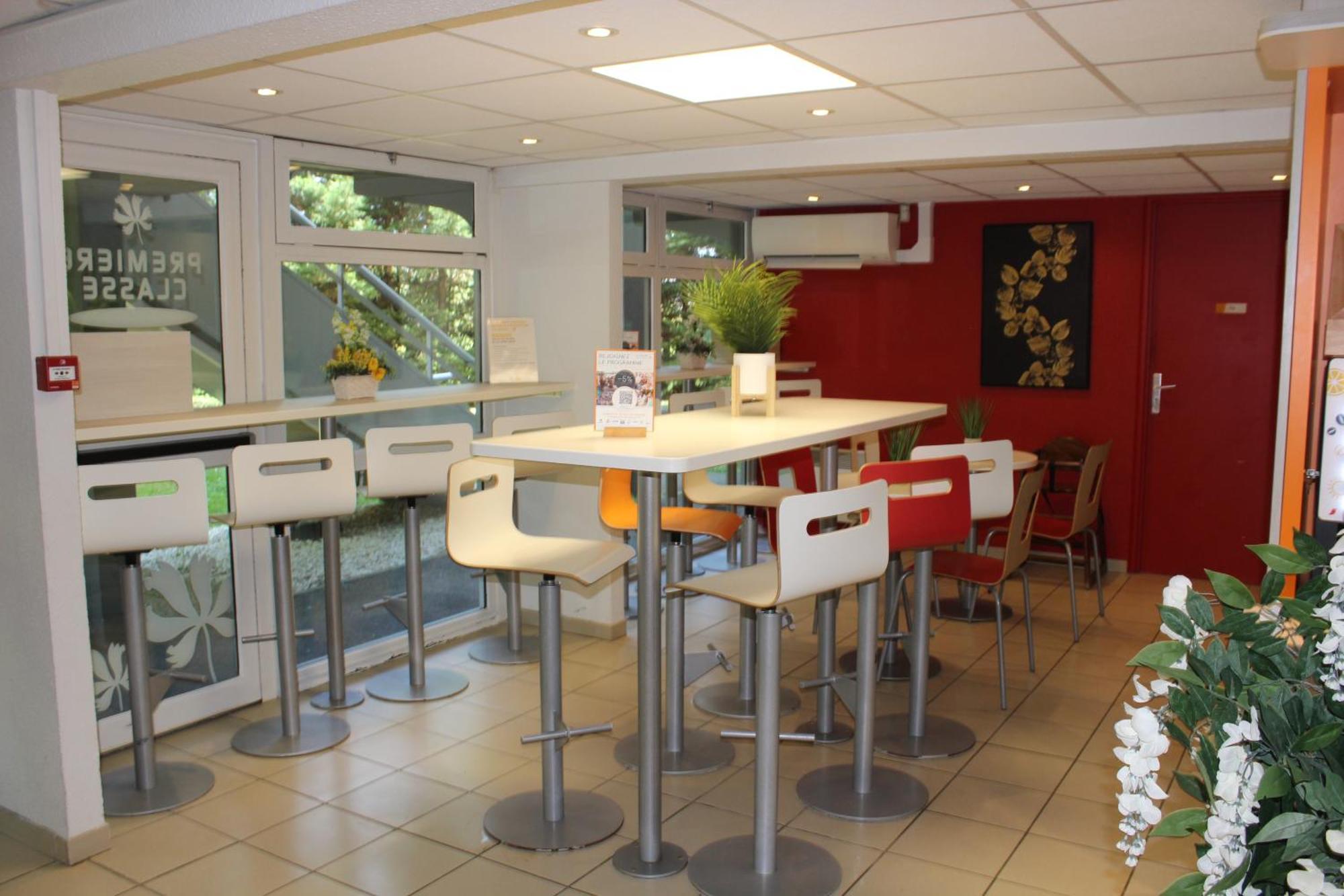 Premiere Classe St Quentin En Yvelines Elancourt Trappes Exteriör bild