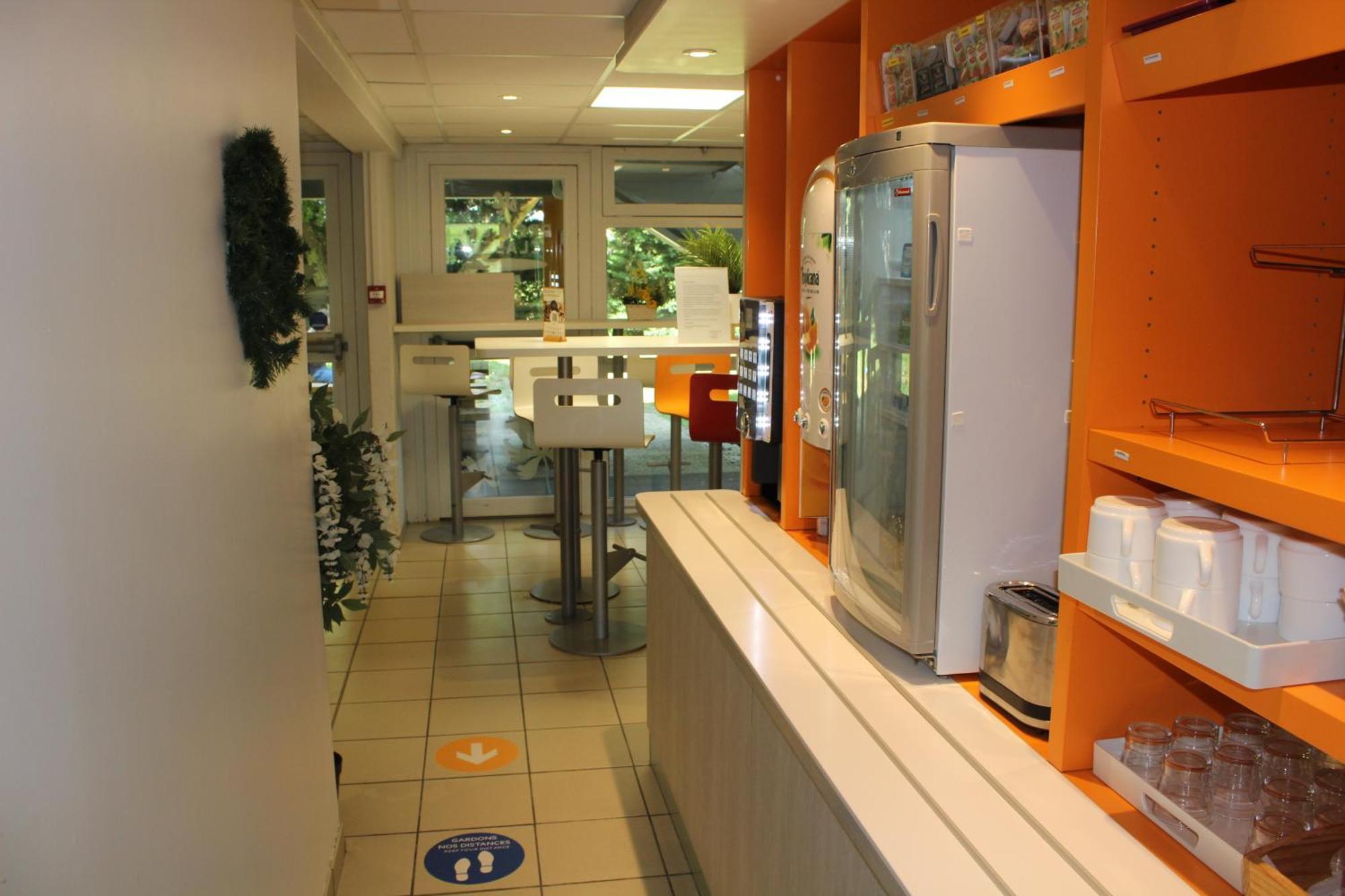 Premiere Classe St Quentin En Yvelines Elancourt Trappes Exteriör bild