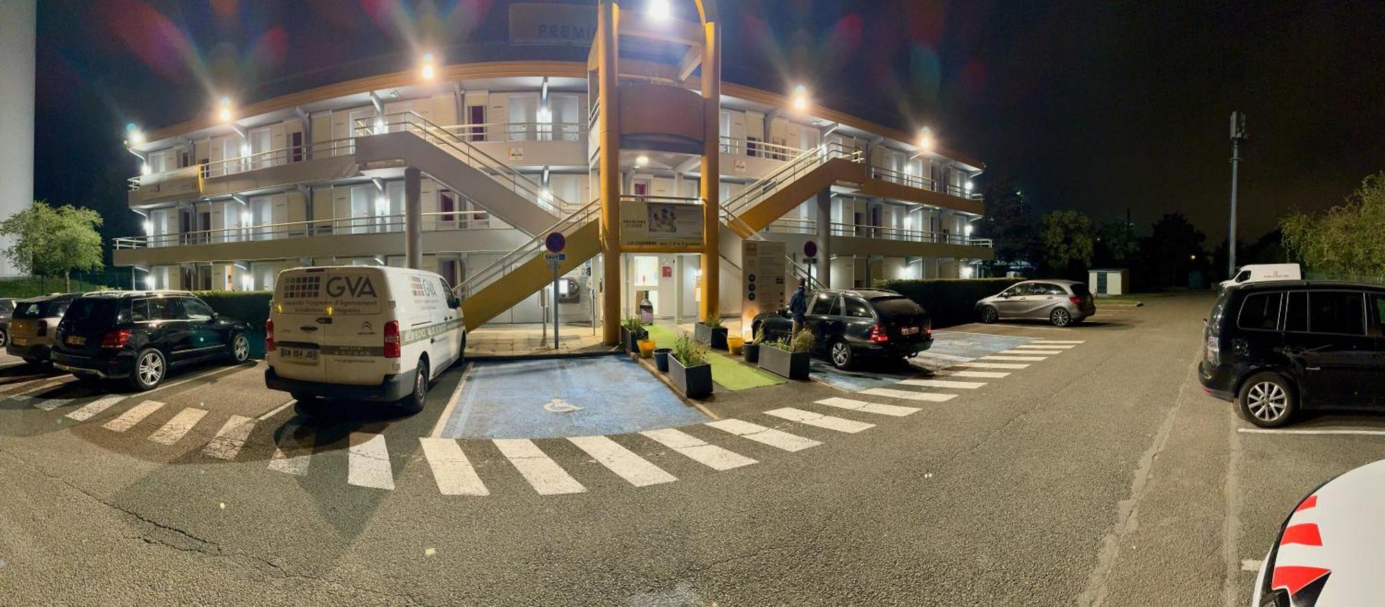 Premiere Classe St Quentin En Yvelines Elancourt Trappes Exteriör bild