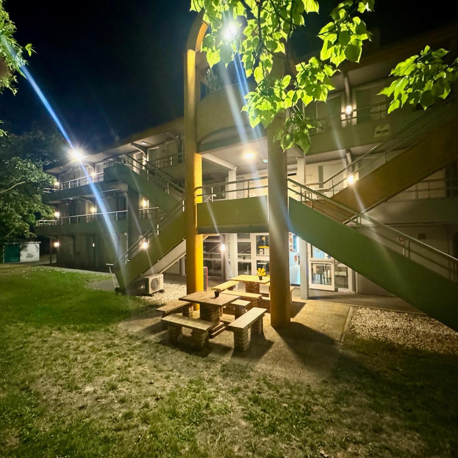 Premiere Classe St Quentin En Yvelines Elancourt Trappes Exteriör bild