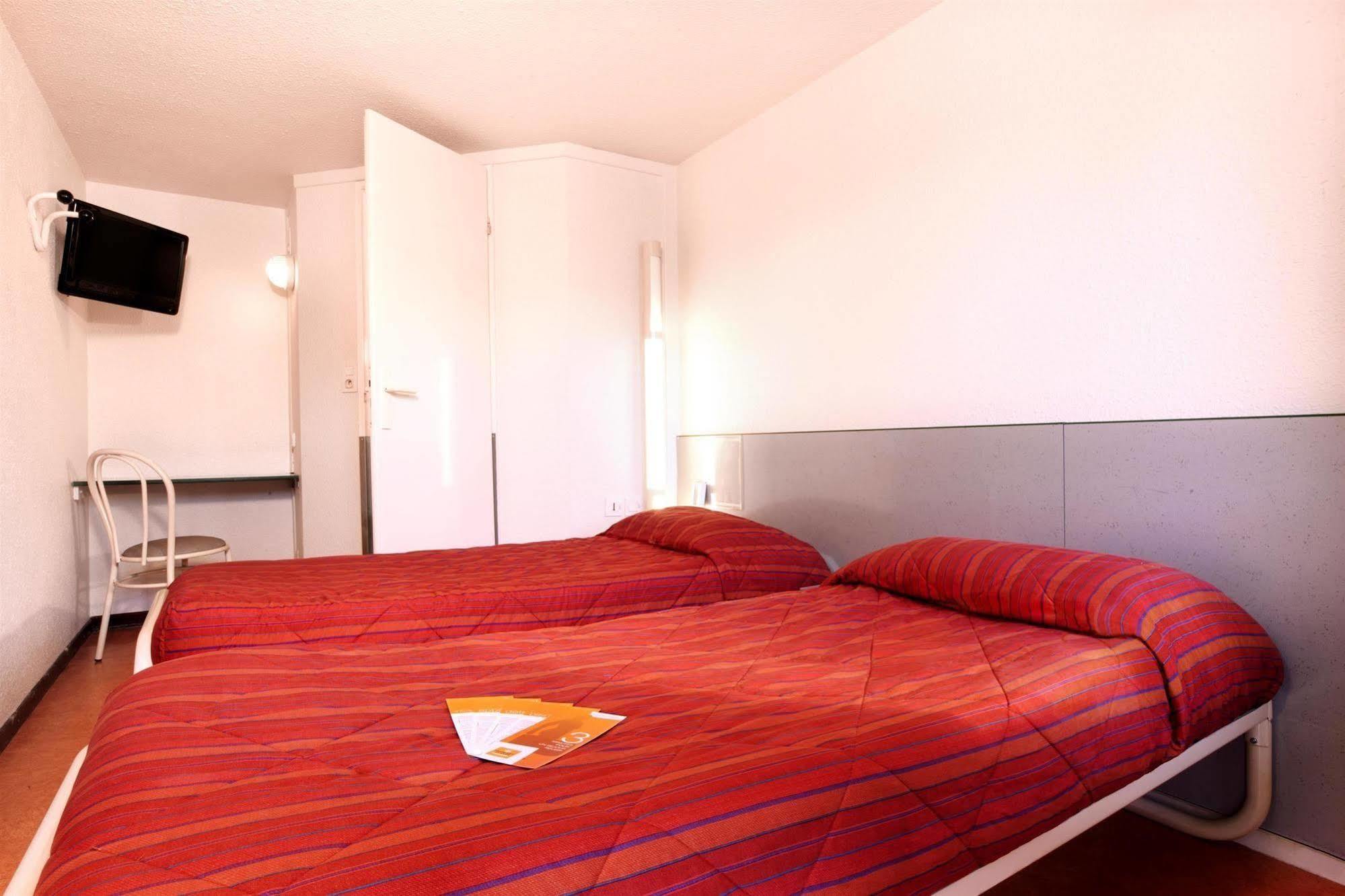 Premiere Classe St Quentin En Yvelines Elancourt Trappes Exteriör bild